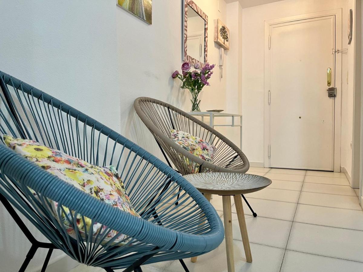 Apartment On The Beach With Parking And Pool 칼페 외부 사진