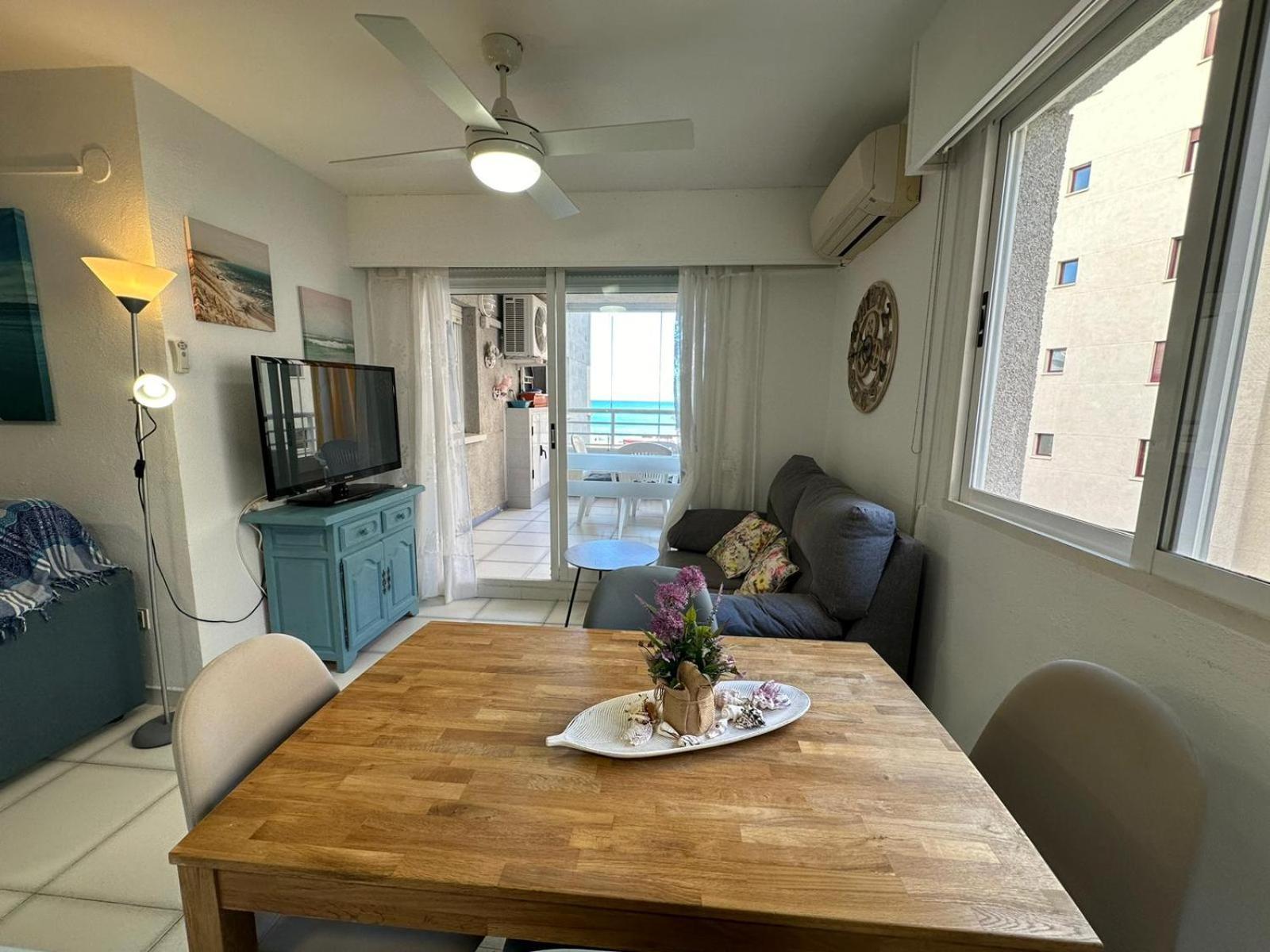 Apartment On The Beach With Parking And Pool 칼페 외부 사진