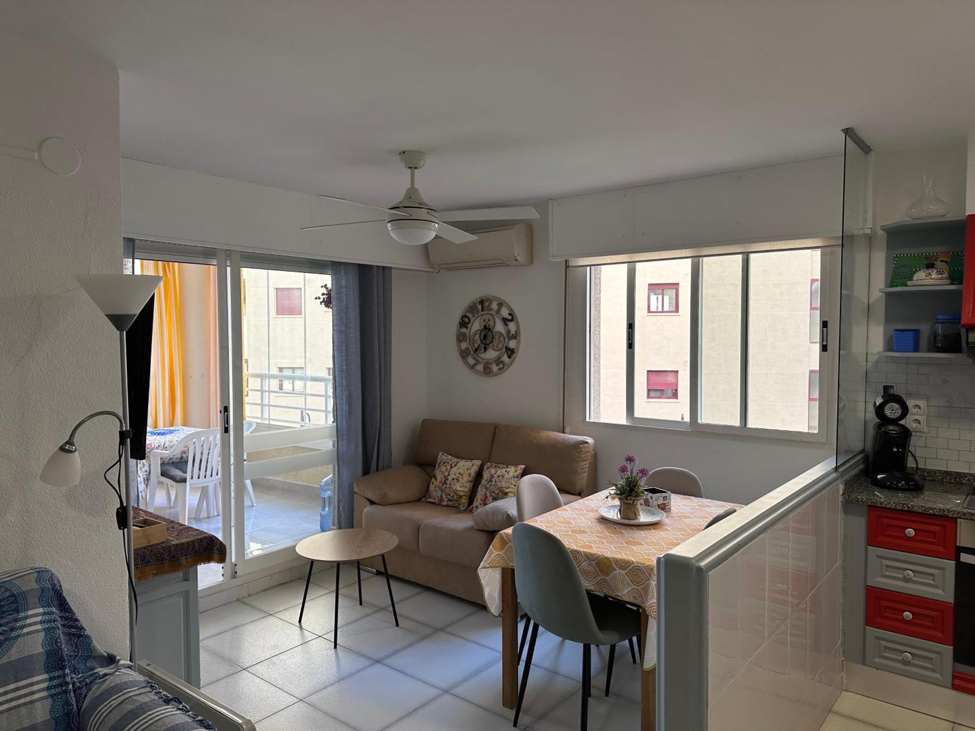 Apartment On The Beach With Parking And Pool 칼페 외부 사진